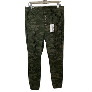 RUE21 Camo Distressed Ankle Jegging